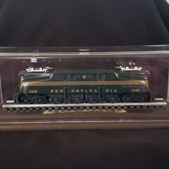 Hallmark Great American Railways Lionel 2332 Pennsylvania GG-1 Model in Case - Picture 1 of 9